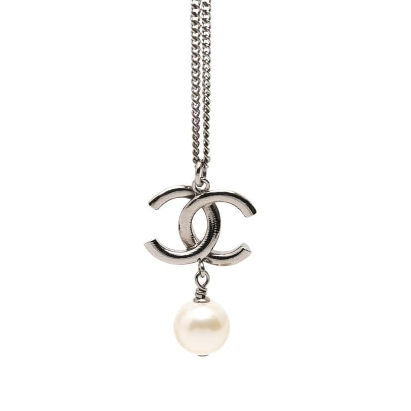 Chanel CC Brass Faux Pearl Pendant Necklace Silver Metal Very good condition - Back View