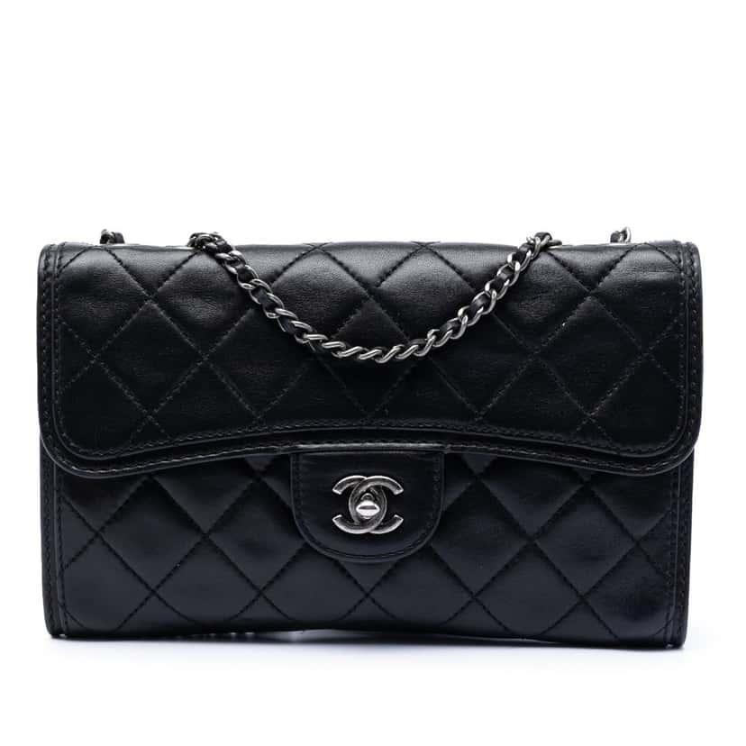 Chanel Small Quilted Lambskin Citizen Zip Flap Black Leather Very good condition - Front View
