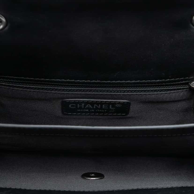 Chanel Small Quilted Lambskin Citizen Zip Flap Black Leather Very good condition - Model View