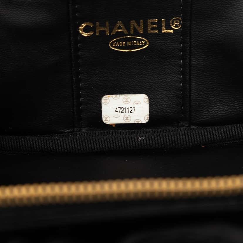 Chanel CC Patent Vanity Bag Black Leather Very good condition - Box View