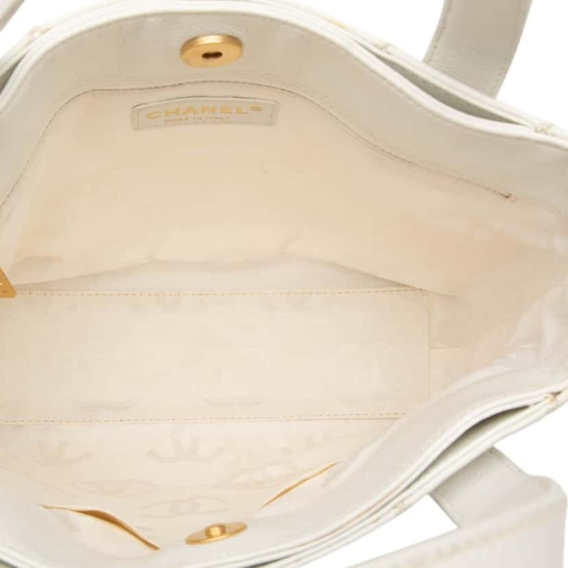 Chanel Small CC Quilted Calfskin Wild Stitch Tote White Leather Very good condition - Model View