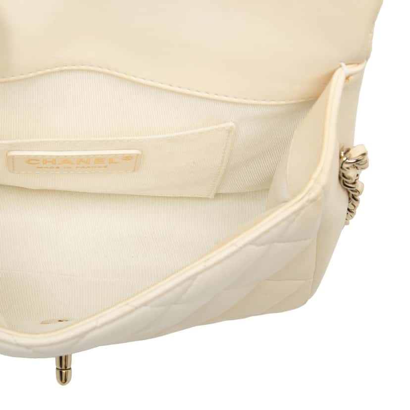 Chanel Mini Quilted Lambskin My Precious Pearls Chain Flap White Leather Very good condition - Model View