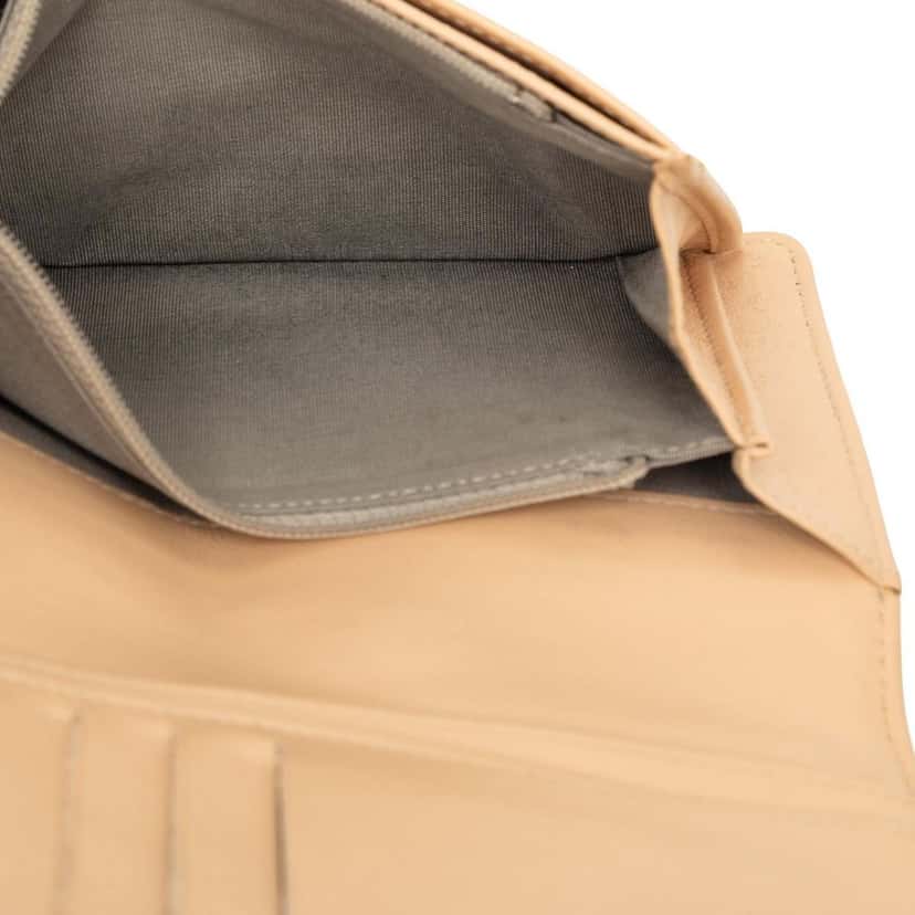 Chanel CC Caviar Bifold Long Wallet Beige Leather Very good condition - Model View