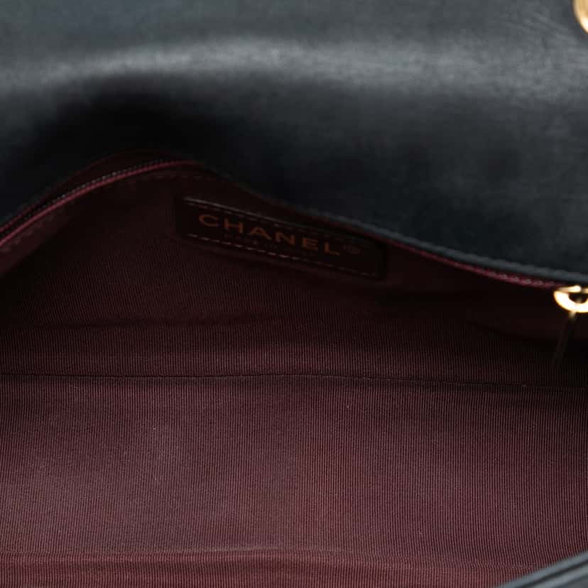Chanel CC Quilted Iridescent Calfskin Whipstitch Single Flap Black Leather Very good condition - Model View