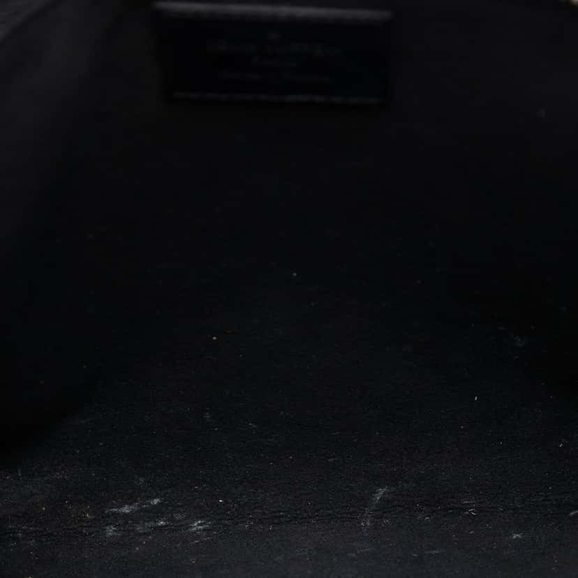 Louis Vuitton Epi Essential V Pochette Silver Leather Very good condition - Model View