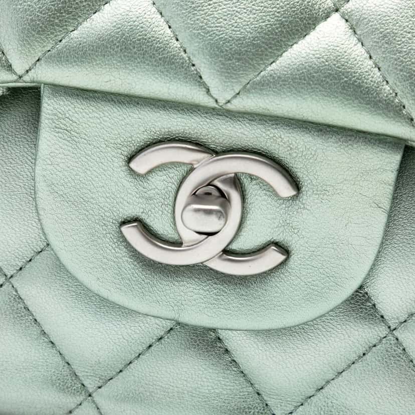 Chanel Jumbo Classic Metallic Lambskin Double Flap Green Leather Very good condition - Box View