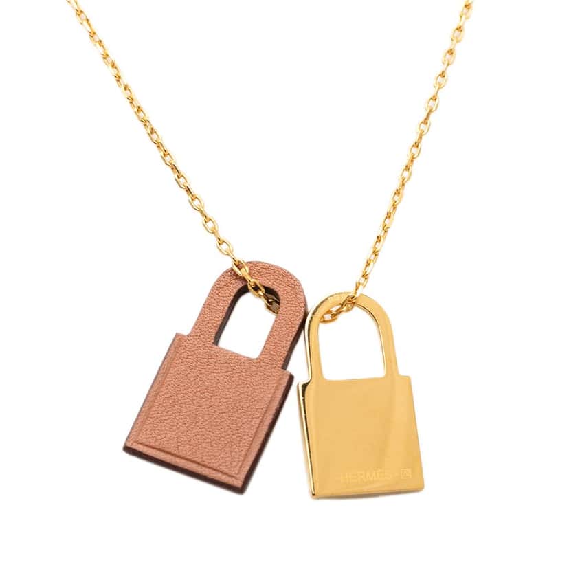Hermès Gold Plated and Swift O Kelly Pendant Necklace Gold Metal Very good condition - Inside View
