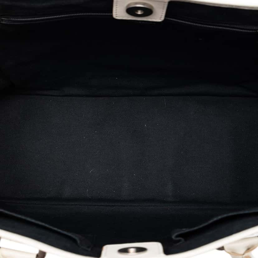 Burberry Haymarket Check Canvas Tote Other Very good condition - Model View