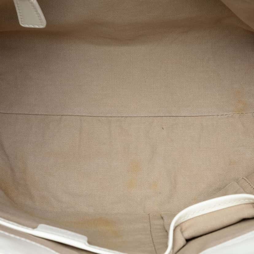 Burberry House Check Coated Canvas Hearts Tote Beige Very good condition - Model View