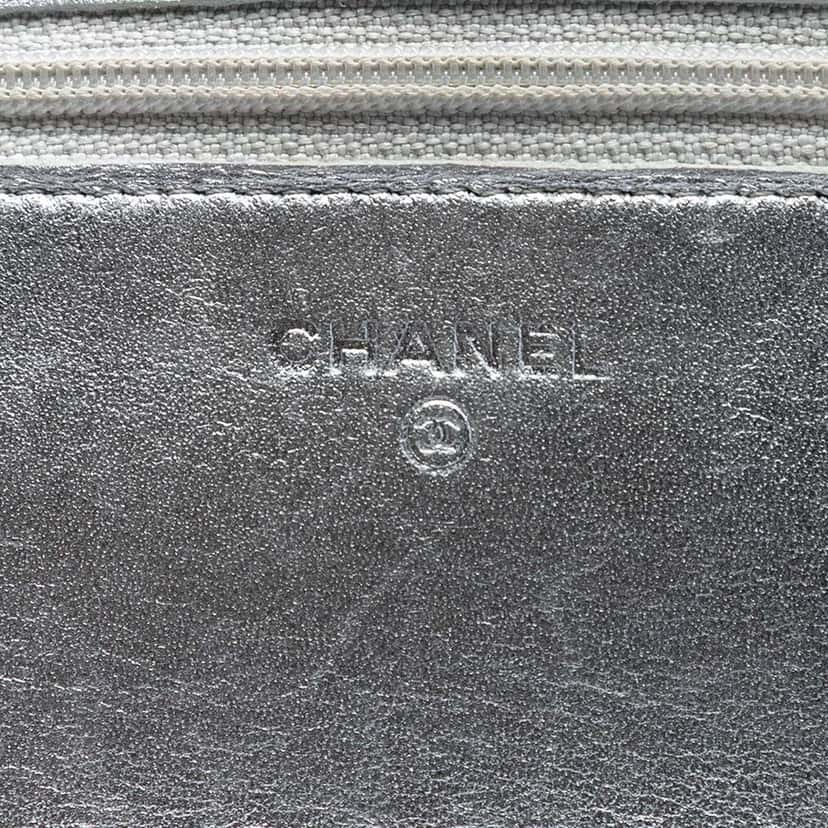 Chanel CC Quilted Metallic Lambskin Wallet on Chain Silver Leather Very good condition - Box View