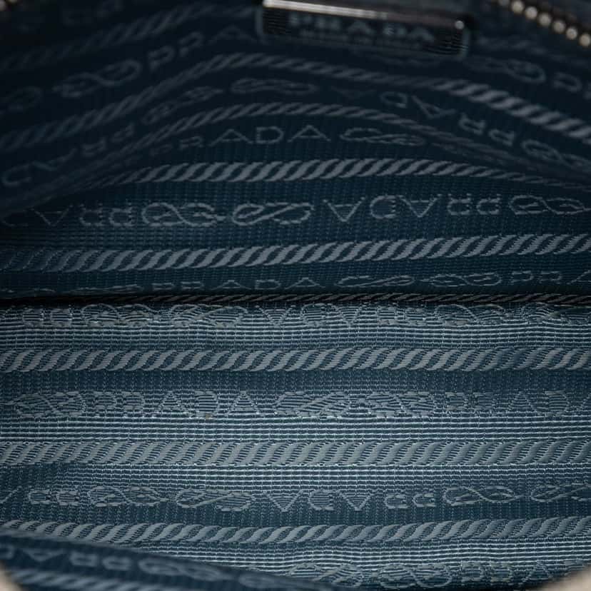 Prada Glace Calf Etiquette Crossbody White Leather Very good condition - Model View