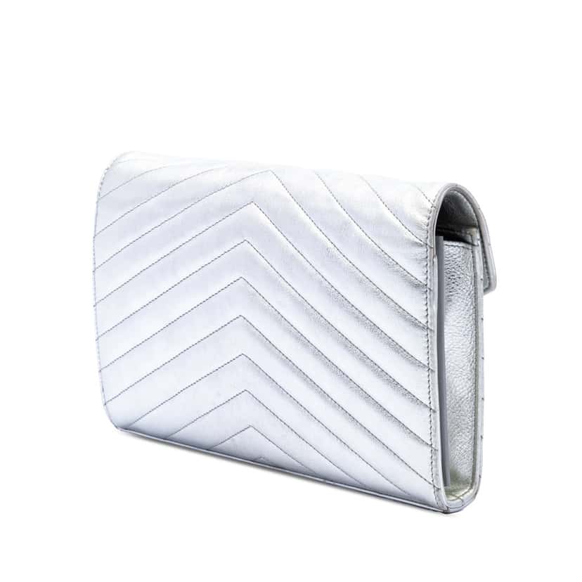 Saint Laurent Metallic Calfskin Matelasse Chevron Monogram Chain Wallet Silver Leather Very good condition - Back View