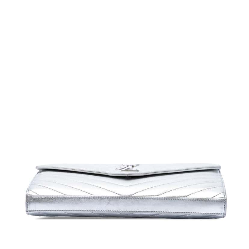 Saint Laurent Metallic Calfskin Matelasse Chevron Monogram Chain Wallet Silver Leather Very good condition - Inside View