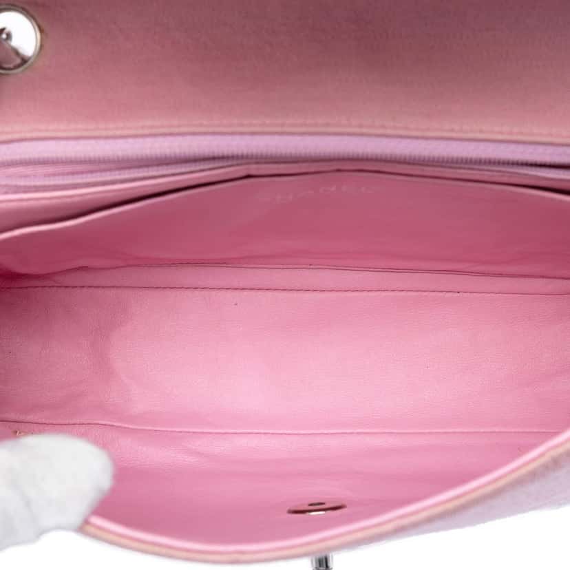 Chanel Medium Classic Jersey Single Flap Pink Very good condition - Model View