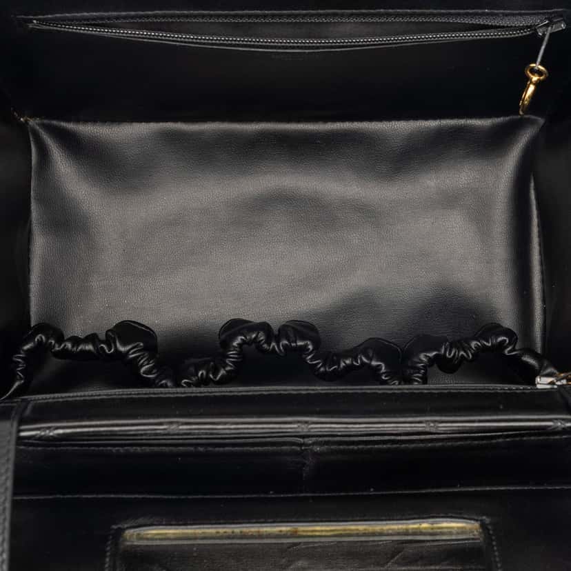 Chanel CC Stitched Calfskin Turnlock Vanity Case Black Leather Very good condition - Box View