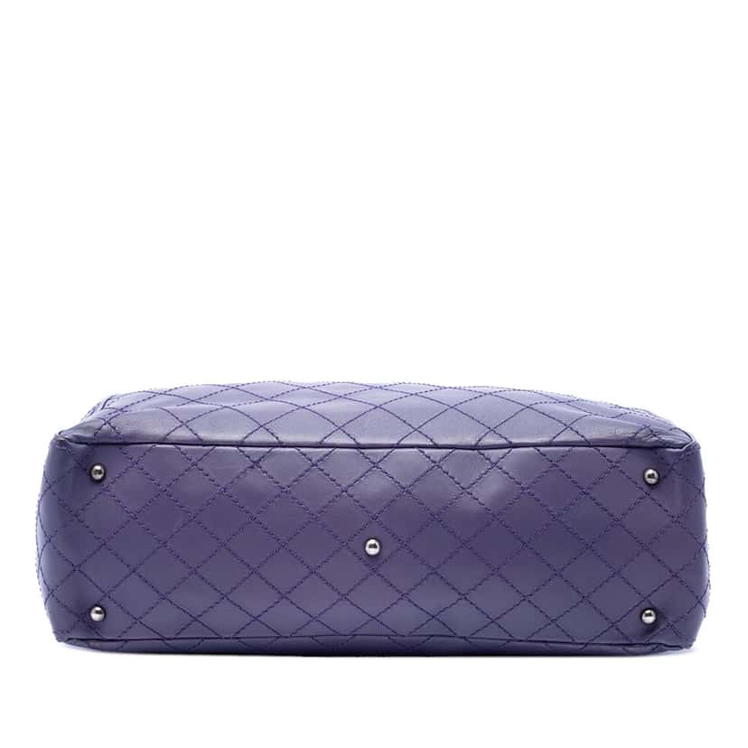 Chanel Large CC Quilted Calfskin Pocket Tote Purple Leather Very good condition - Inside View