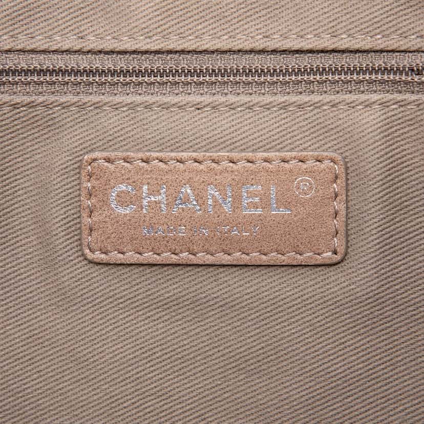 Chanel Large CC Quilted Calfskin Pocket Tote Purple Leather Very good condition - Box View