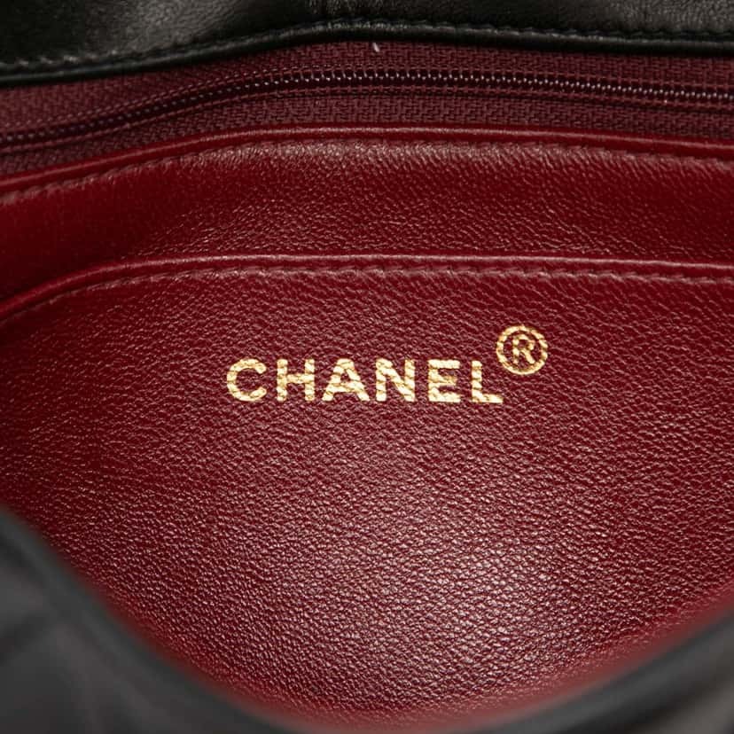 Chanel Small Lambskin Diana Flap Black Leather Very good condition - Box View