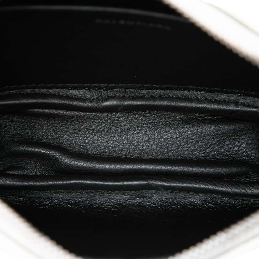 Balenciaga Leather Everyday Camera Bag XS White Leather Very good condition - Model View
