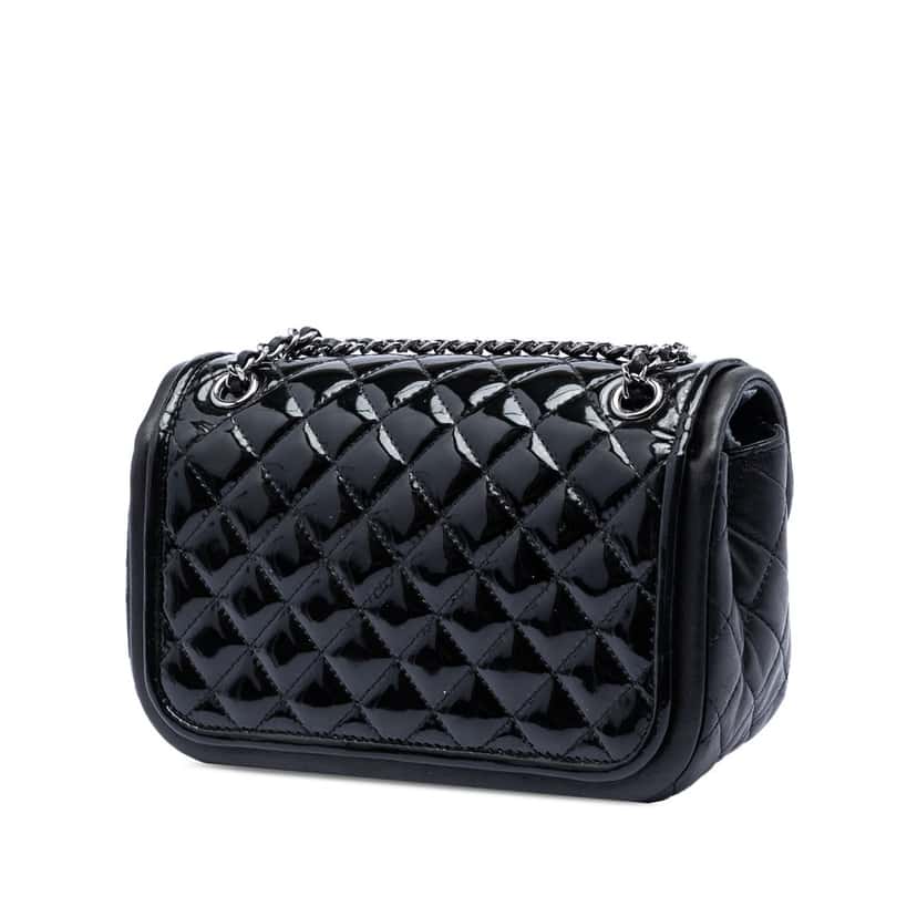 Chanel Small Quilted Patent and Lambskin Trimmed Classic Twist Flap Black Leather Very good condition - Back View