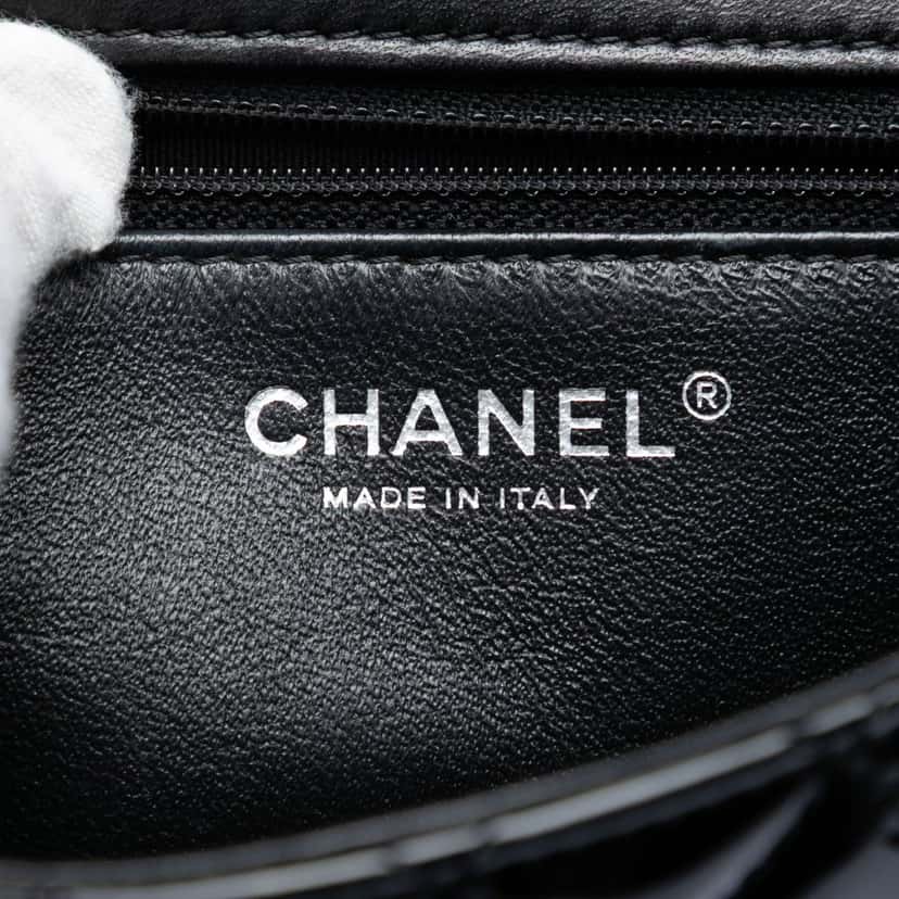 Chanel Small Quilted Patent and Lambskin Trimmed Classic Twist Flap Black Leather Very good condition - Box View