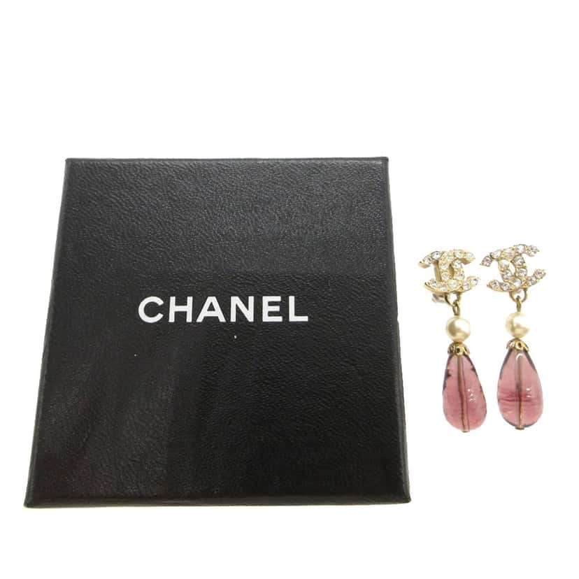 Chanel CC Gold Plated Strass Faux Pearl Push Back Earrings Gold Metal Very good condition - Model View
