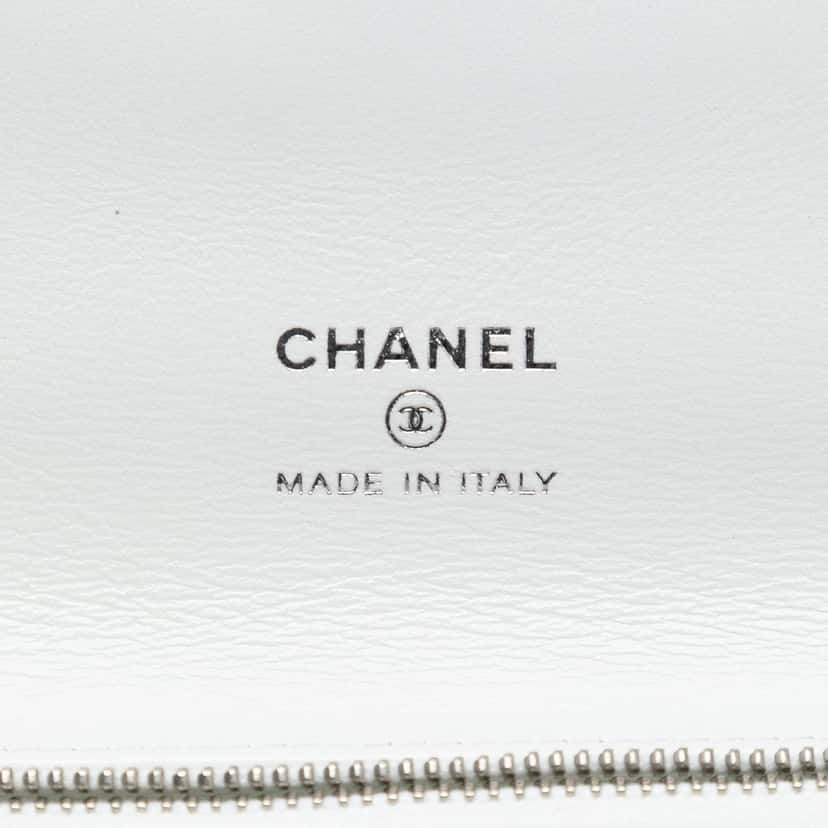 Chanel Iridescent Aged Calfskin 31 Clutch White Leather Very good condition - Box View