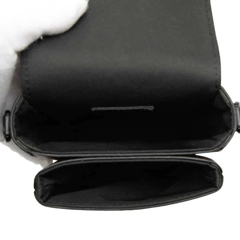 Louis Vuitton Monogram Macassar S Lock Vertical Wearable Crossbody Brown Very good condition - Model View