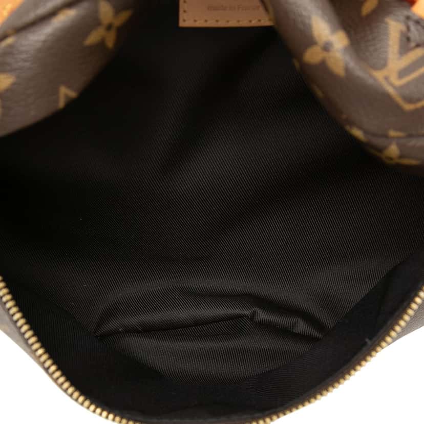 Louis Vuitton Monogram Bumbag Brown Very good condition - Model View