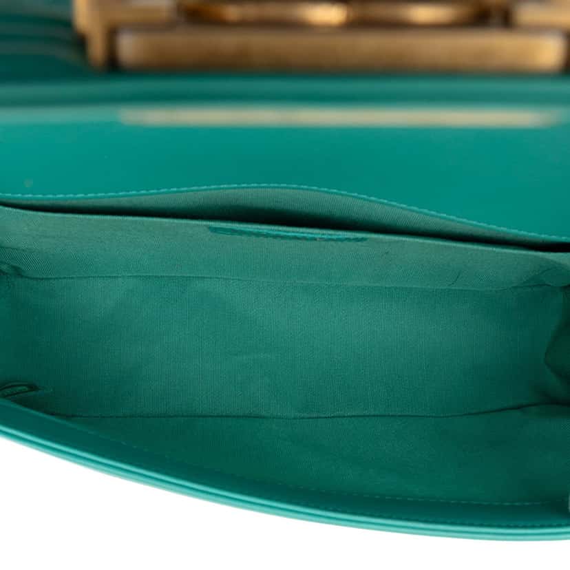 Chanel Old Medium Quilted Lambskin Boy Flap Blue Leather Very good condition - Model View