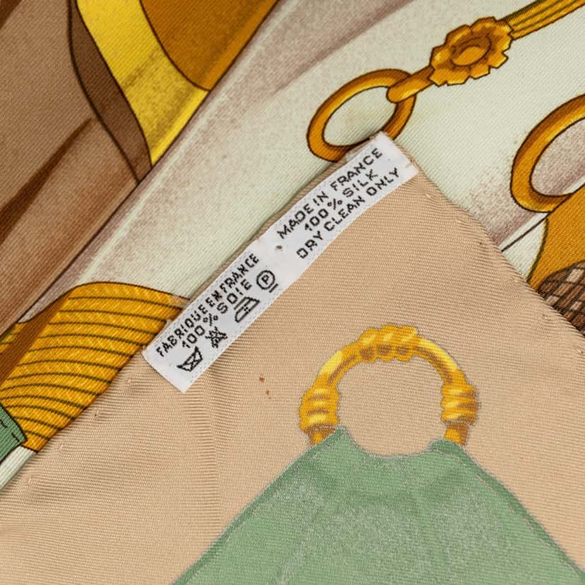 Hermès Soleil de Soie Silk Scarf 90 Brown Very good condition - Model View