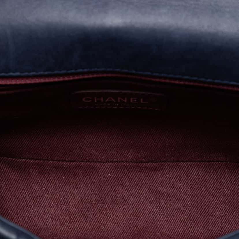 Chanel Chocolate Bar Iridescent Calfskin Bubble Flap Blue Leather Very good condition - Model View