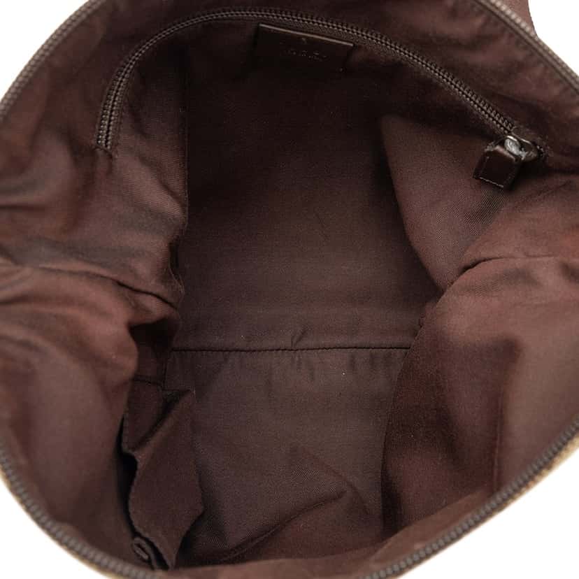 Gucci GG Canvas Crossbody Beige Very good condition - Model View