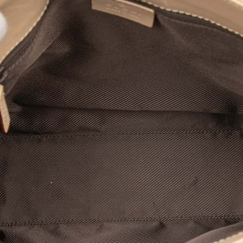 Gucci GG Canvas Shoulder Bag Beige Very good condition - Model View