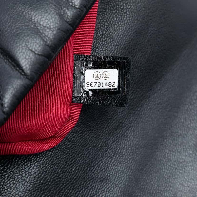 Chanel Medium Lambskin 19 Flap Black Leather Never worn, with tag - Box View