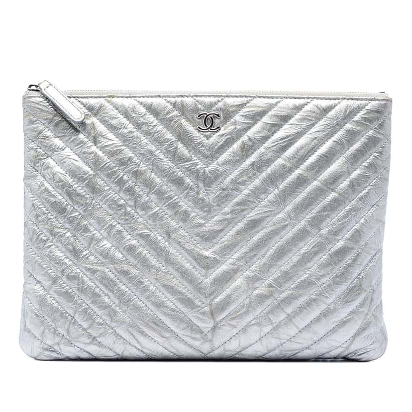 Chanel Medium Chevron Metallic Aged Calfskin O Case Clutch Silver Leather Very good condition - Front View