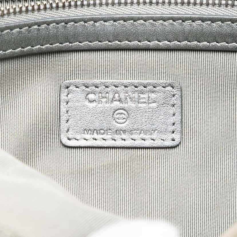 Chanel Medium Chevron Metallic Aged Calfskin O Case Clutch Silver Leather Very good condition - Box View