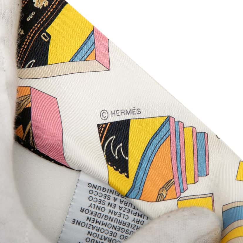 Hermès Springs Springs Baguette Silk Twilly Scarf Pink Very good condition - Model View