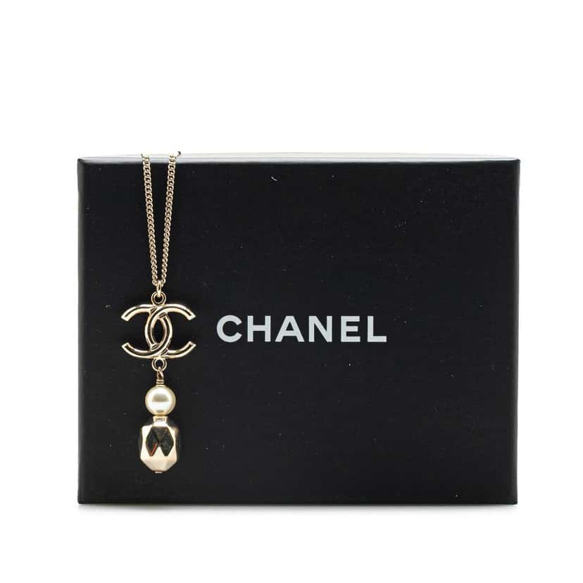 Chanel Gold Plated CC Faux Pearl Pendant Necklace Gold Metal Very good condition - Box View