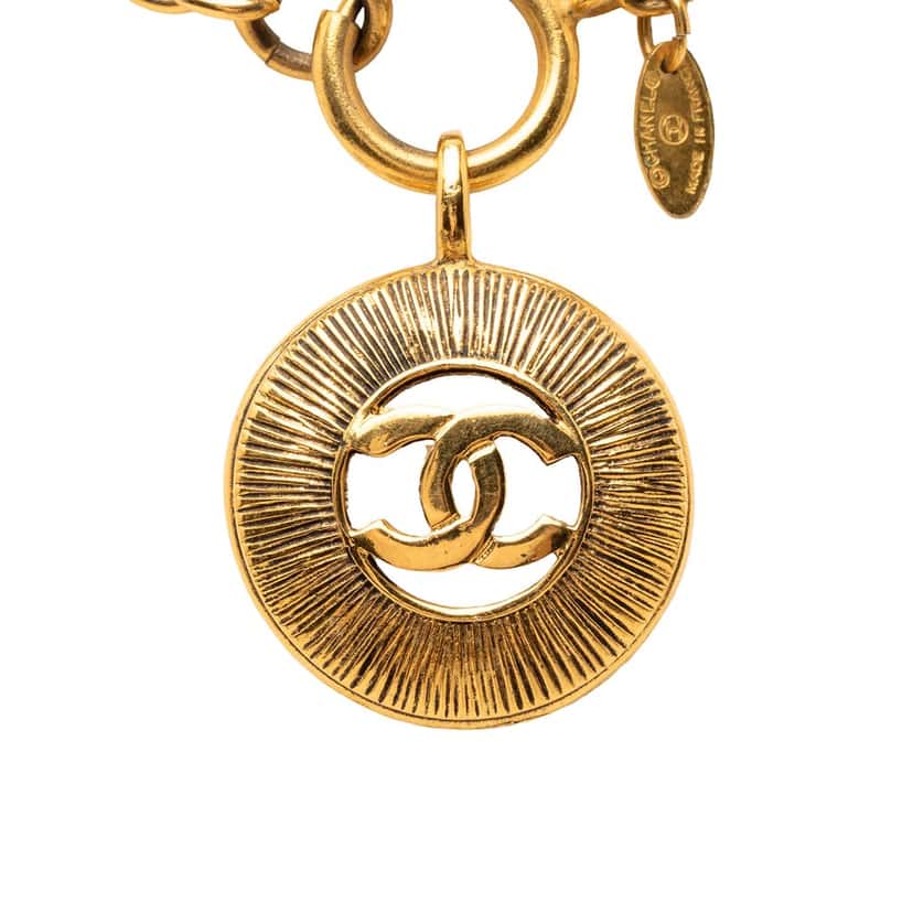 Chanel CC Gold Plated Round Pendant Necklace Gold Metal Very good condition - Front View