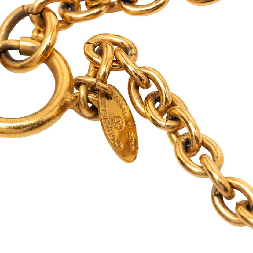 Chanel CC Gold Plated Round Pendant Necklace Gold Metal Very good condition - Box View