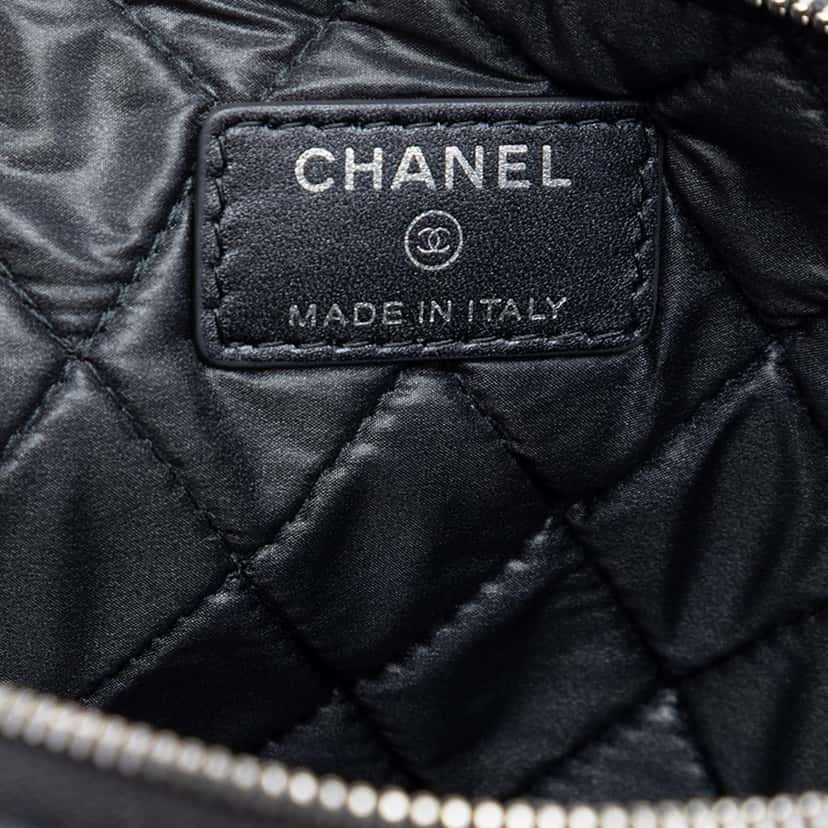 Chanel Medium CC Quilted Caviar O Case Clutch Black Leather Very good condition - Box View