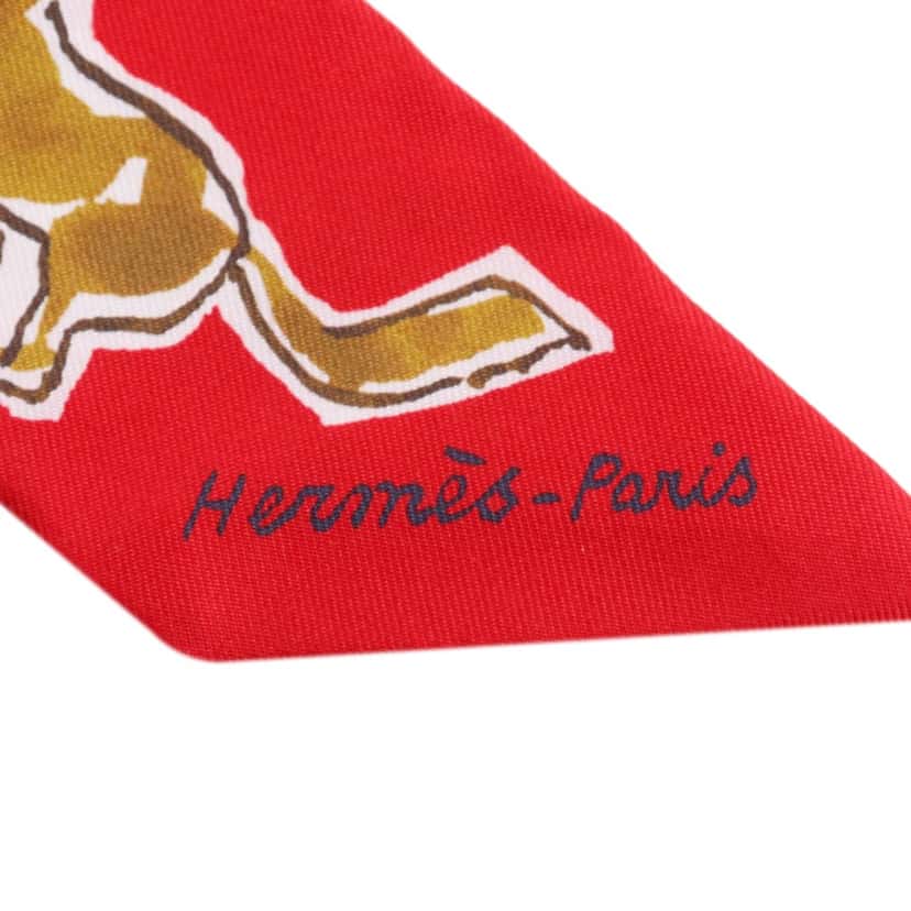 Hermès Chevaux en Liberte Silk Twilly Scarf Red Never worn - Model View