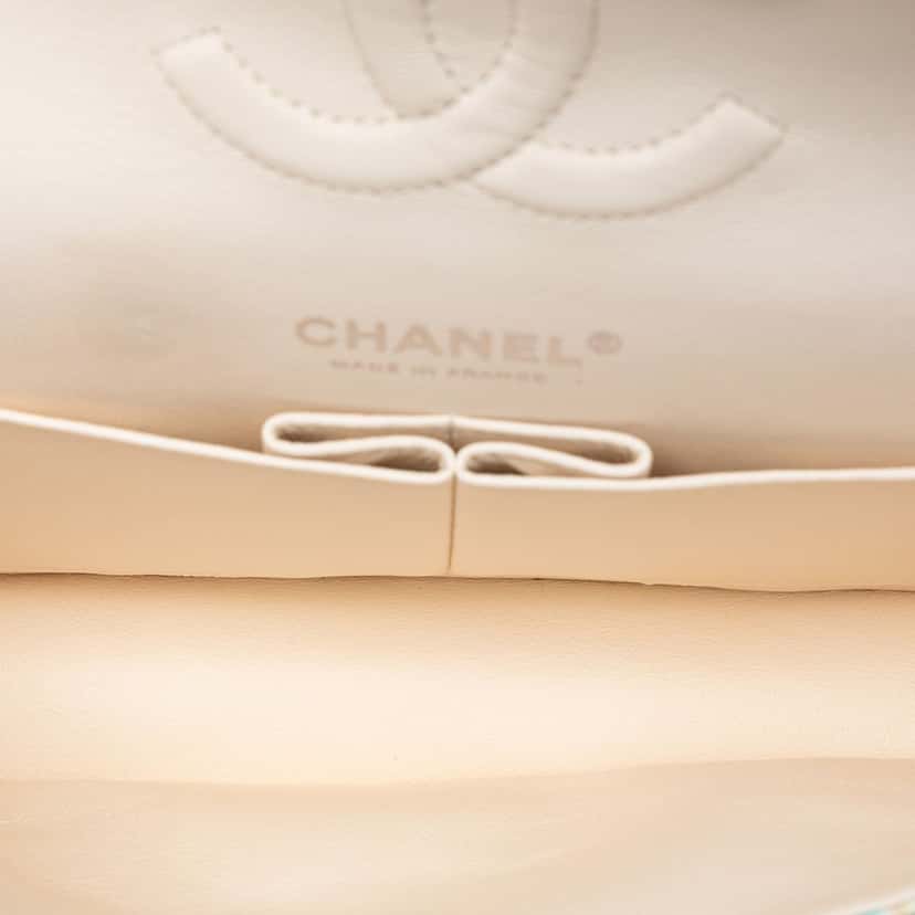 Chanel Medium Quilted Printed Leather Umbrella Double Flap White Leather Very good condition - Model View