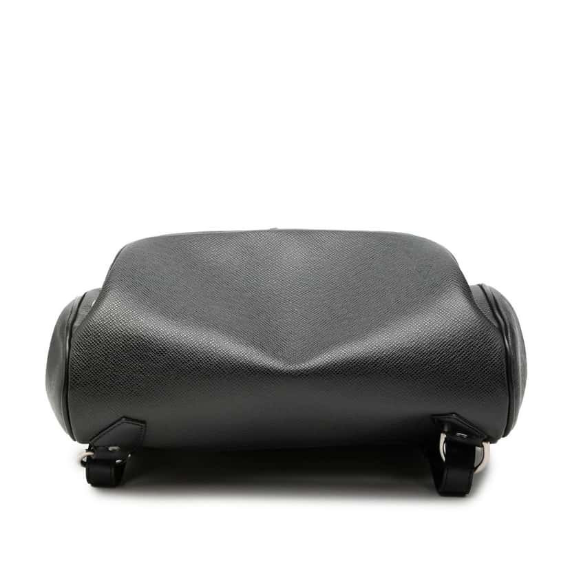 Louis Vuitton Taiga Cassiar Black Leather Very good condition - Inside View