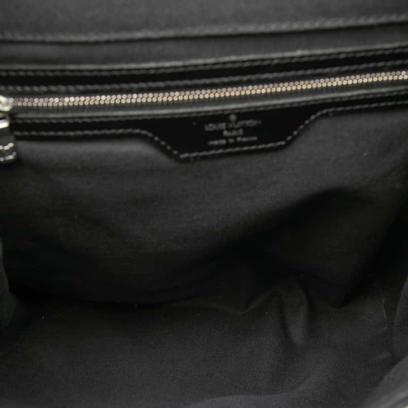 Louis Vuitton Taiga Cassiar Black Leather Very good condition - Model View