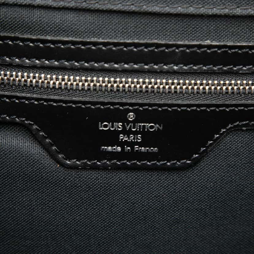 Louis Vuitton Taiga Cassiar Black Leather Very good condition - Box View
