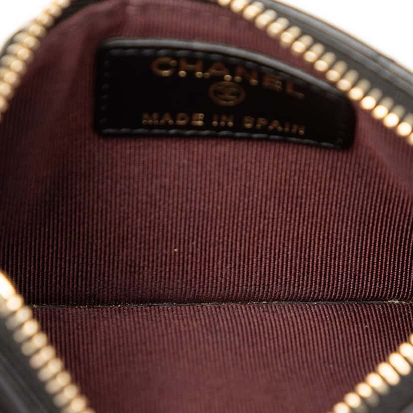 Chanel Quilted Aged Calfskin Reissue 2.55 Flap Card Holder Black Leather Very good condition - Model View