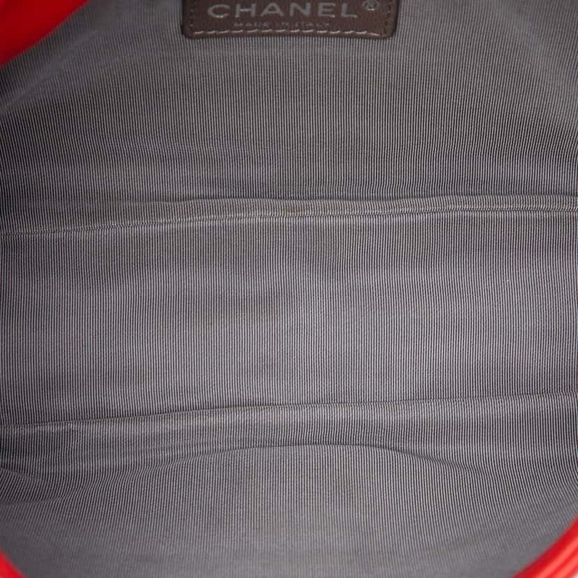 Chanel Medium Bicolor Lambskin and Calfskin CC Chain Flap Red Leather Very good condition - Model View