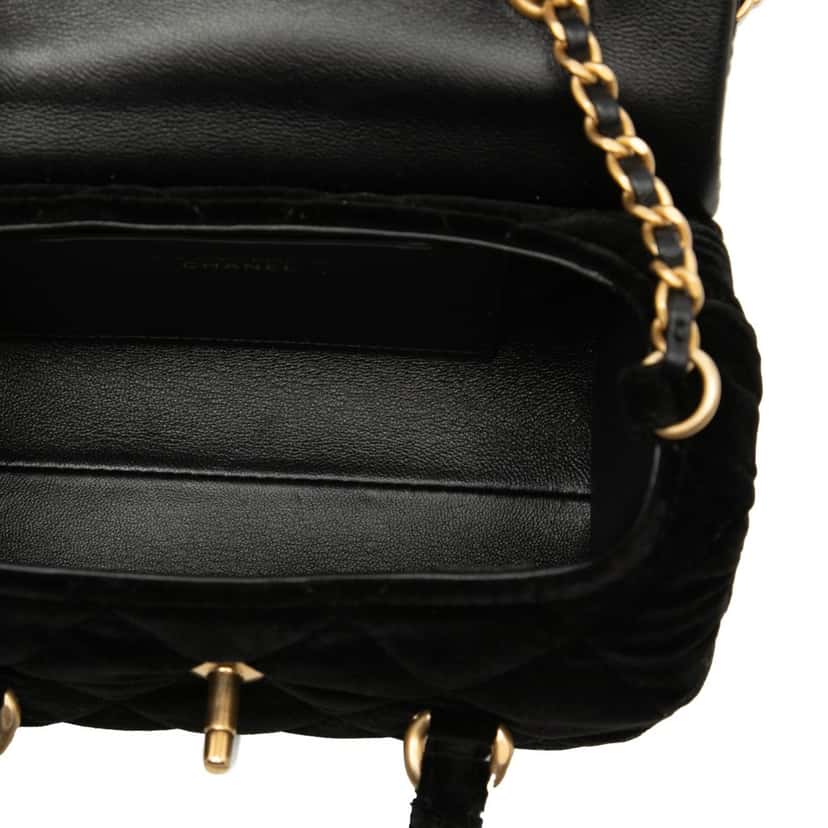 Chanel Mini Quilted Velvet Top Handle Flap Black Very good condition - Model View